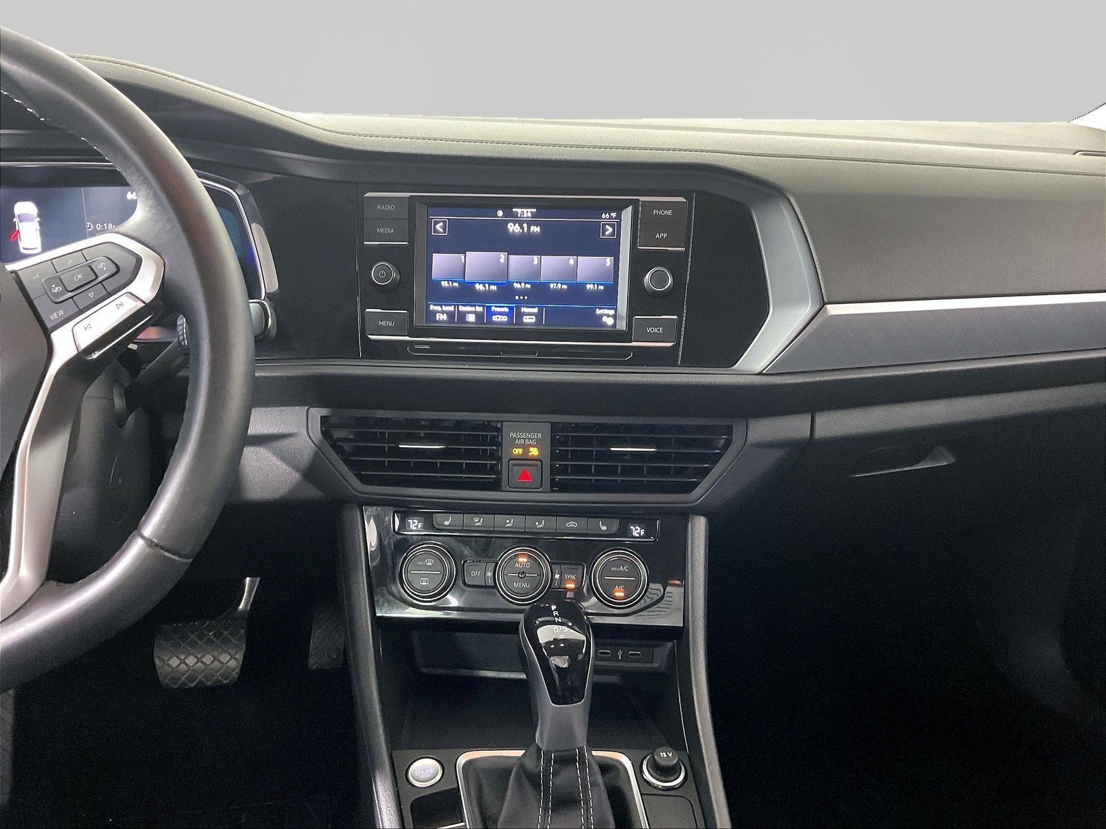 Used 2023 Volkswagen Jetta SE FWD image 9