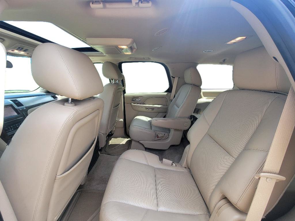 Used 2014 Cadillac Escalade Premium AWD/4WD image 26