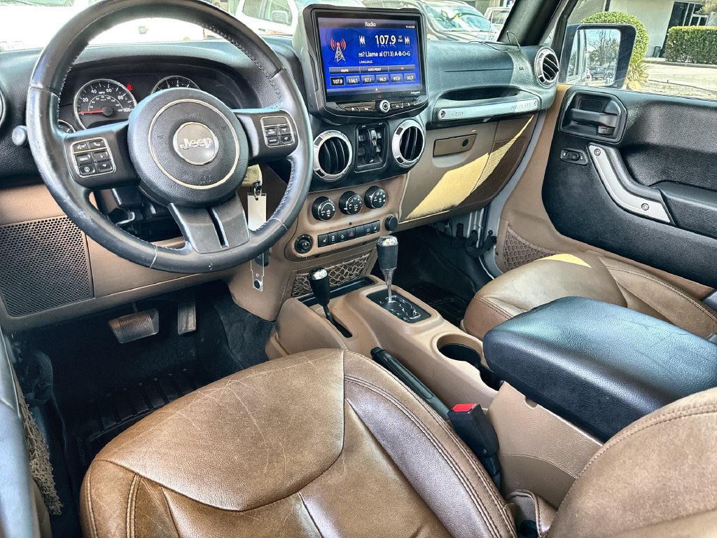 Used 2015 Jeep Wrangler Unlimited Sahara w/ Dual Top Group AWD/4WD image 20