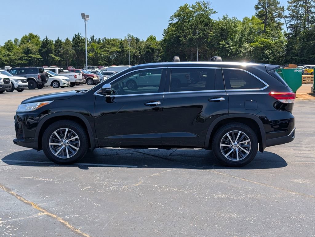 Used 2017 Toyota Highlander XLE AWD/4WD image 5