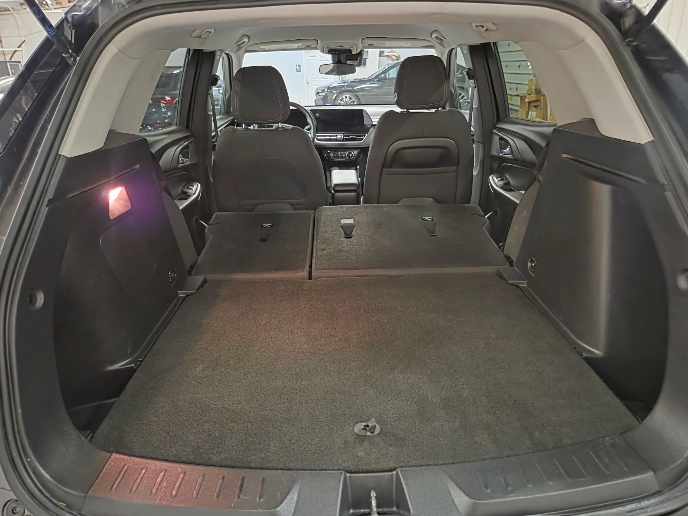 Used 2025 Chevrolet TrailBlazer LT AWD/4WD image 36