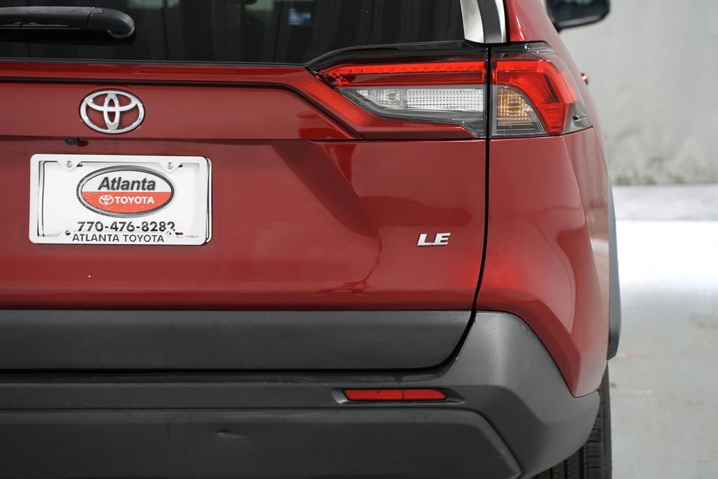 Used 2022 Toyota RAV4 LE image 10