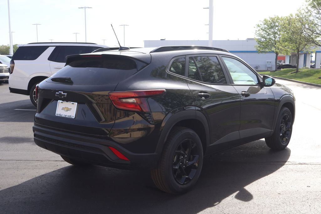 New 2026 Chevrolet Trax LT w/ Sunroof Package FWD image 8