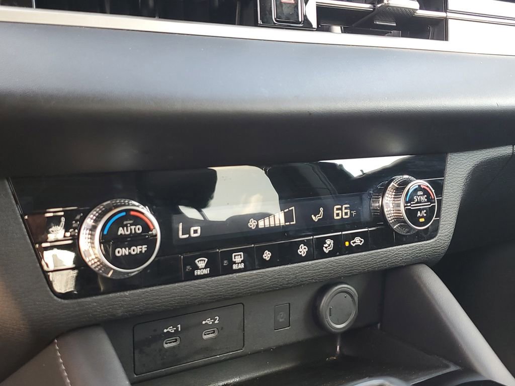 Used 2025 Mitsubishi Outlander SE image 29