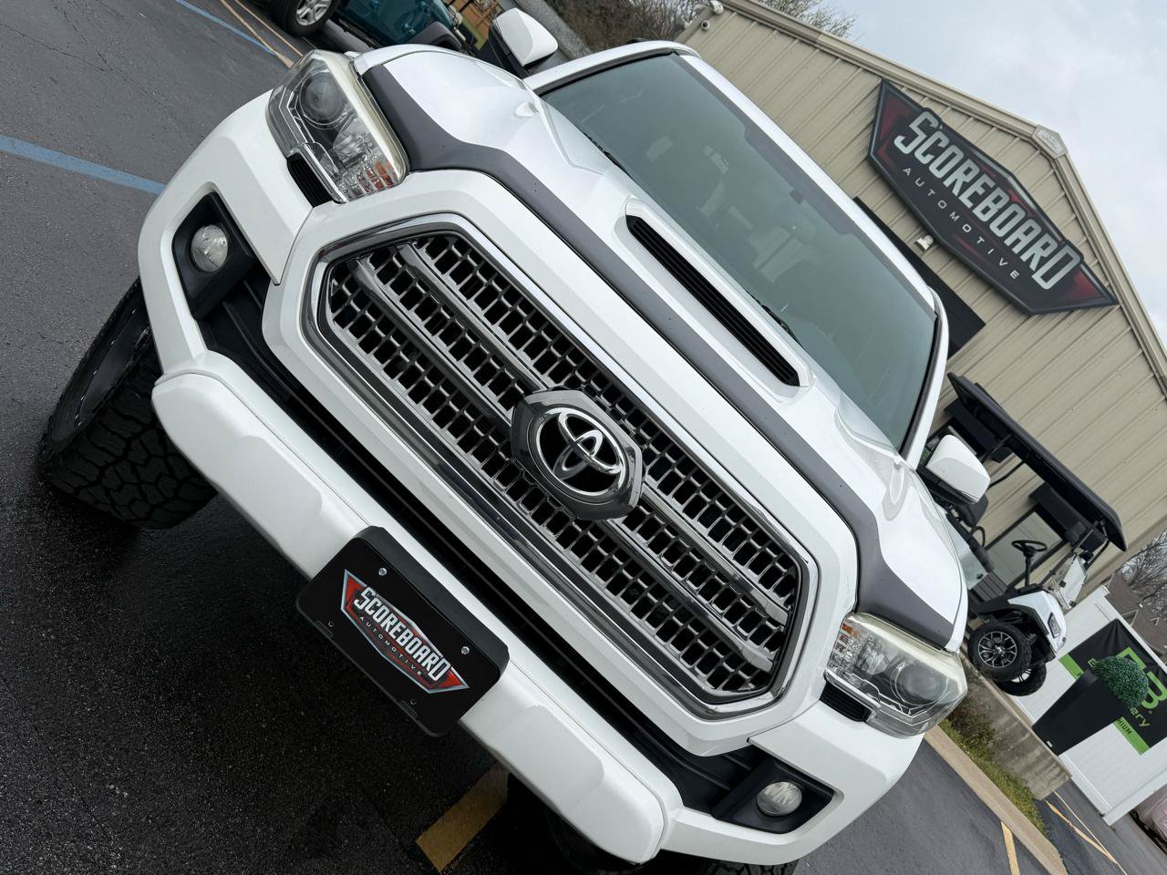 Used 2017 Toyota Tacoma TRD Sport w/ Premium & Technology Package image 8