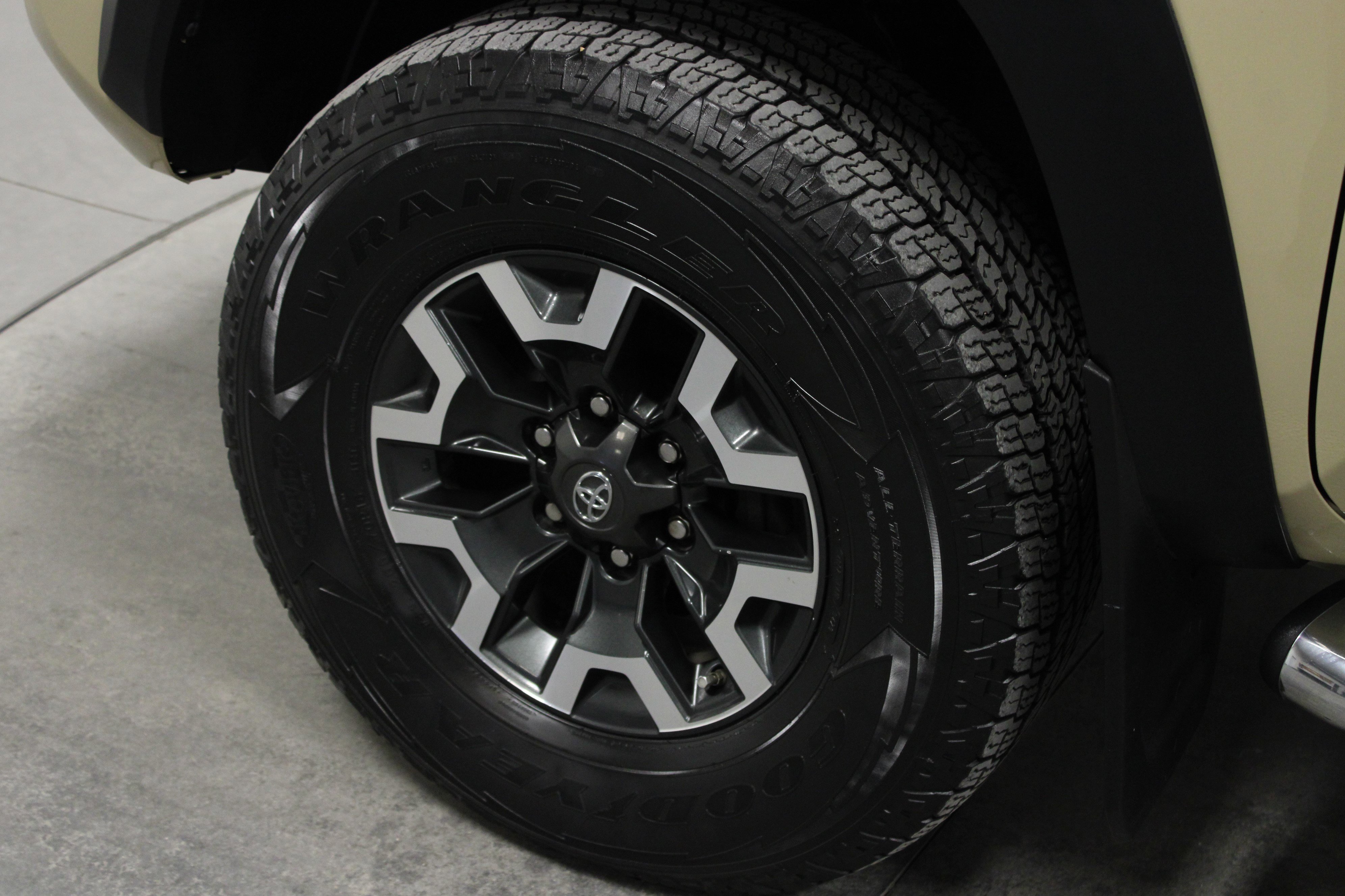 Used 2020 Toyota Tacoma TRD Off-Road image 10