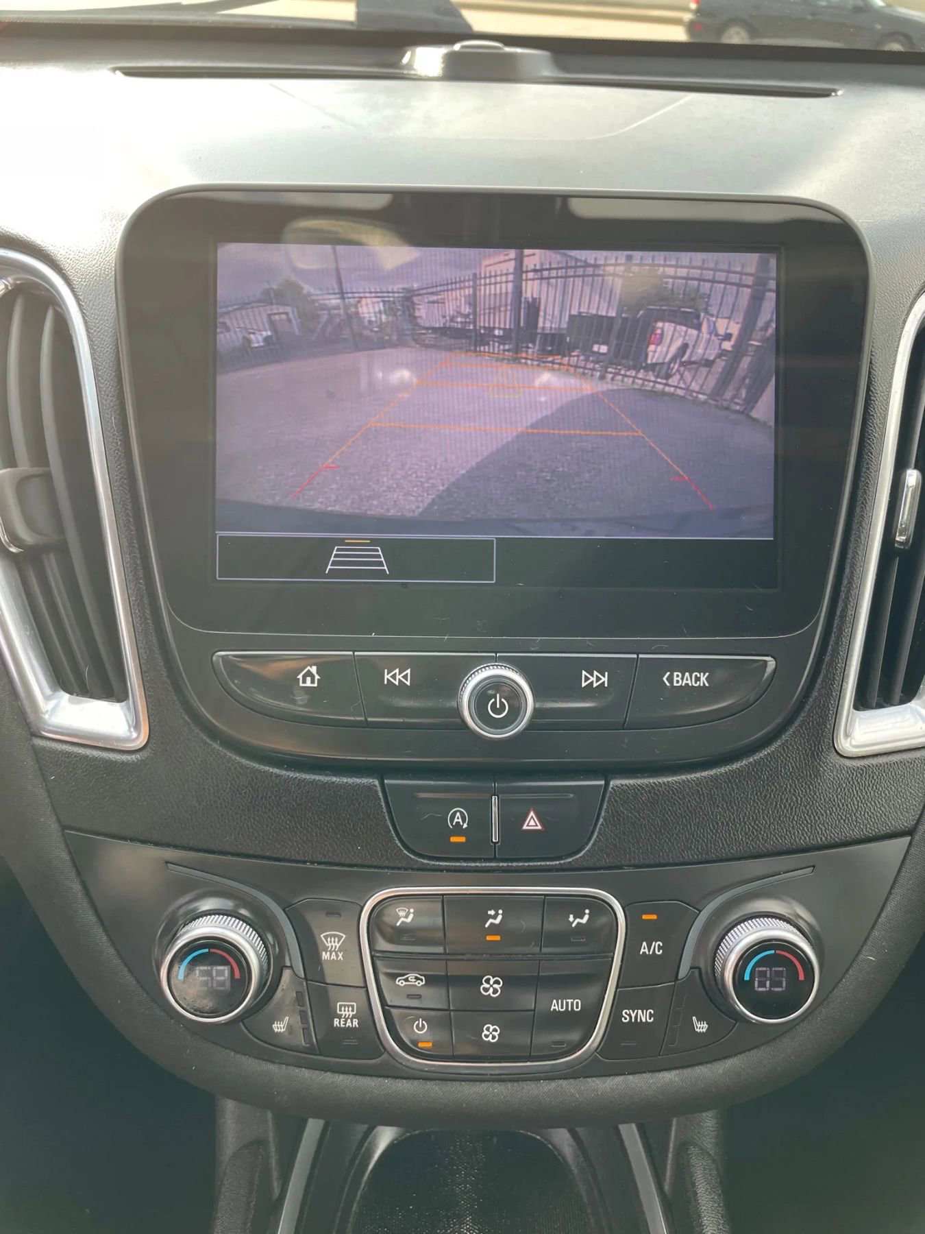 Used 2021 Chevrolet Malibu LT image 23