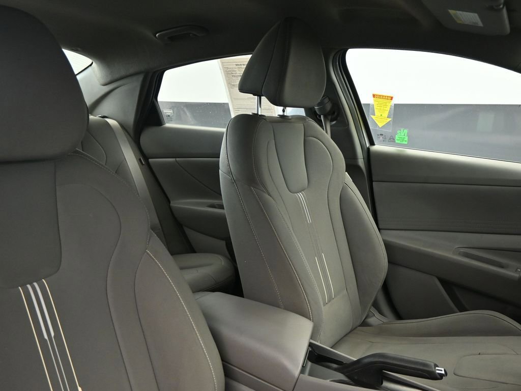 Used 2024 Hyundai Elantra SEL image 11