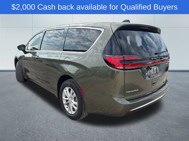 New 2027 Chrysler Pacifica Select AWD/4WD image 2