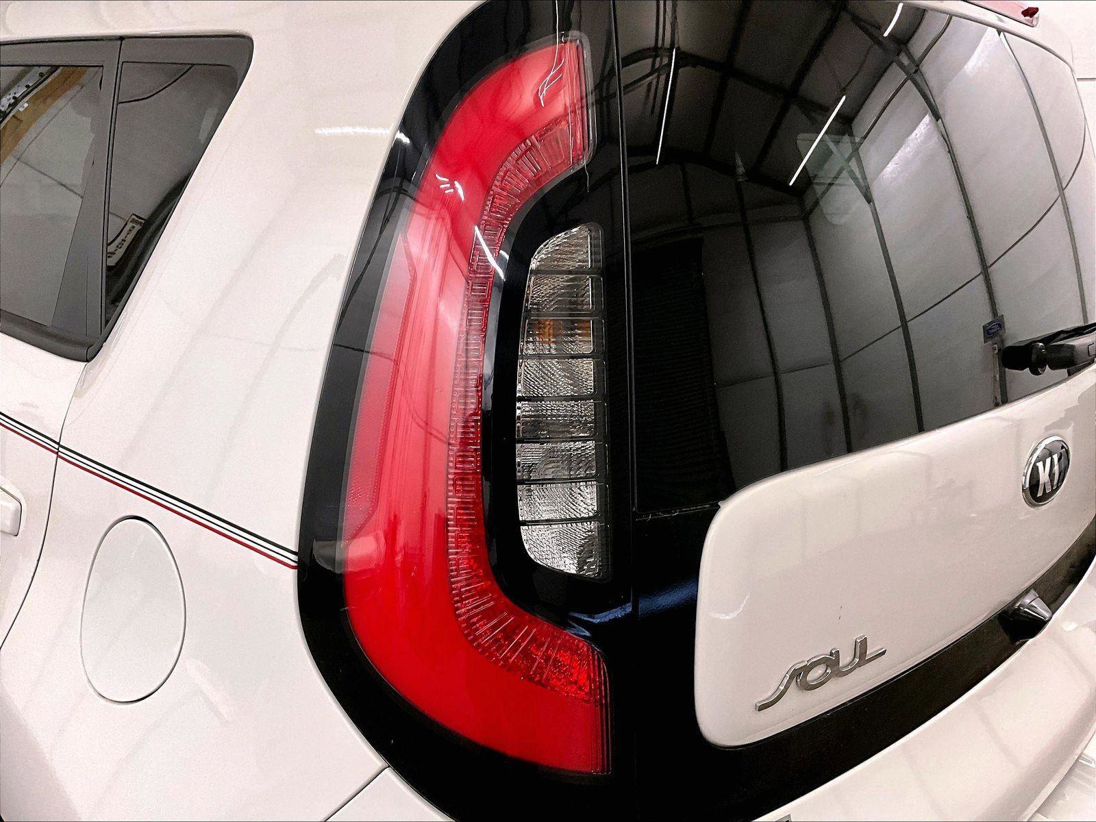 Used 2018 Kia Soul + w/ + Primo LIT Package FWD image 28
