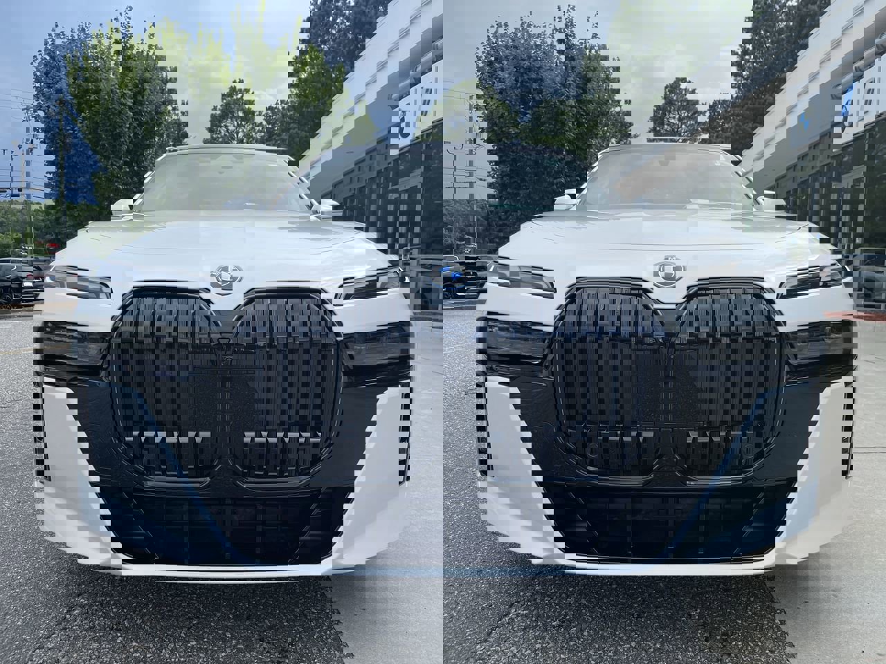 Used 2025 BMW i7 xDrive60 image 3