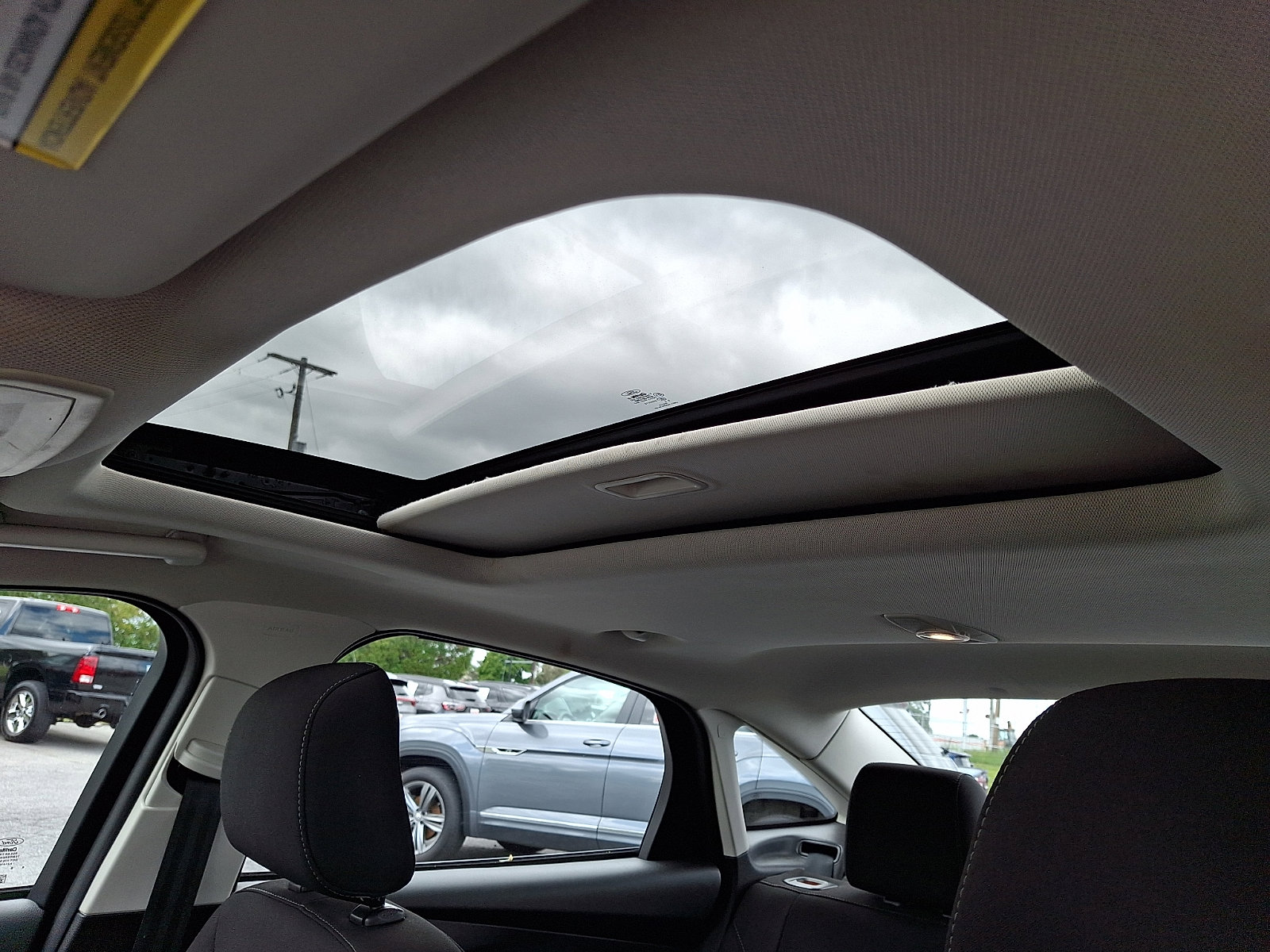 Used 2018 Ford Focus SEL w/ Cold Weather Package FWD image 14