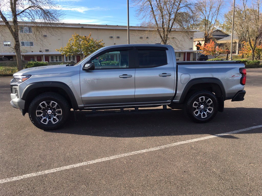 Used 2023 Chevrolet Colorado Z71 w/ Z71 Convenience Package 2 AWD/4WD image 3