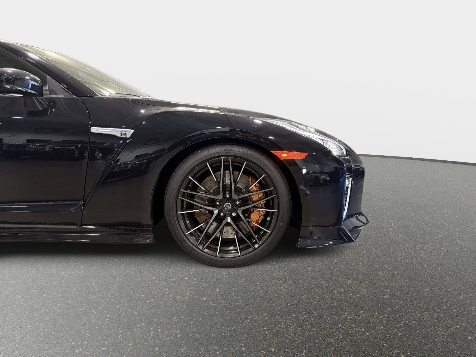 Used 2021 Nissan GT-R Premium image 12