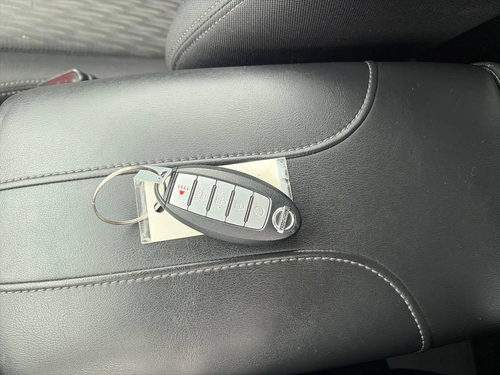 Used 2018 Nissan Rogue SV AWD/4WD image 28