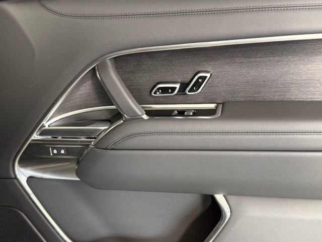New 2025 Land Rover Range Rover SE image 29