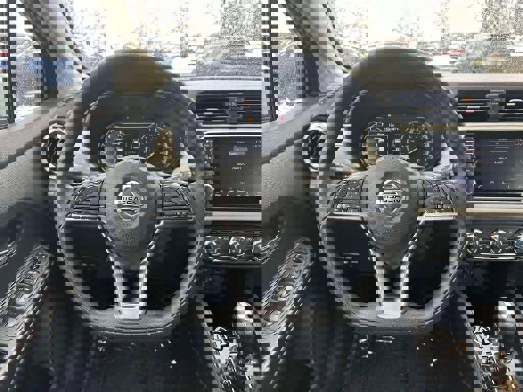 Used 2021 Nissan Versa SV image 12