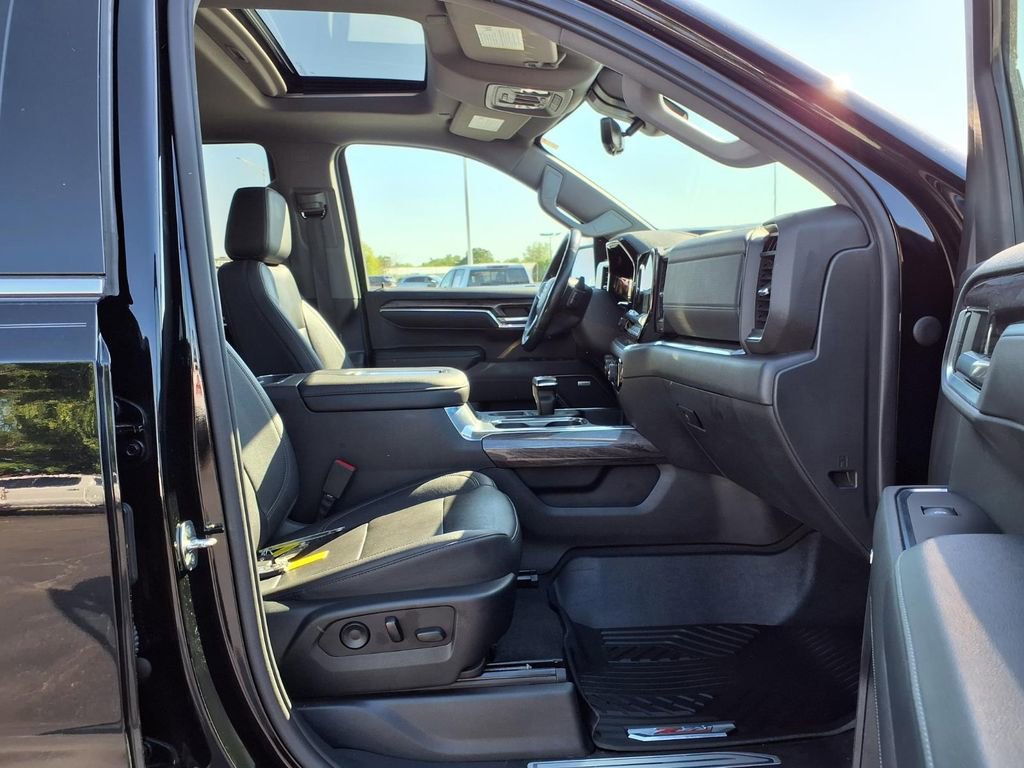 Used 2022 Chevrolet Silverado 1500 LTZ w/ LTZ Premium Package AWD/4WD image 28