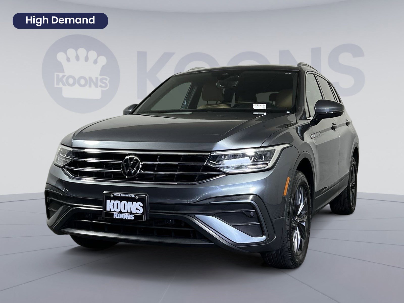 Used 2022 Volkswagen Tiguan SE image 1