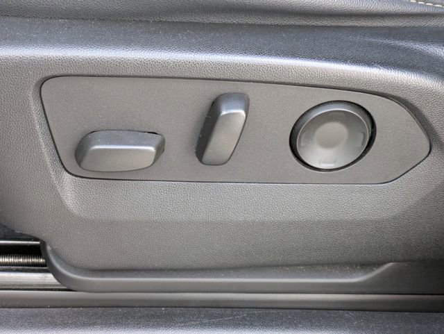 Used 2024 GMC Yukon SLT RWD image 17