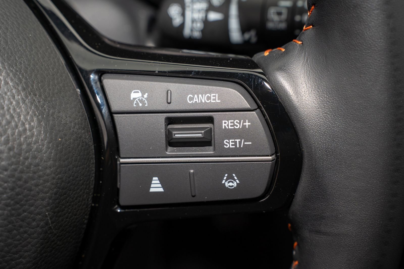 Certified 2025 Honda HR-V Sport image 32