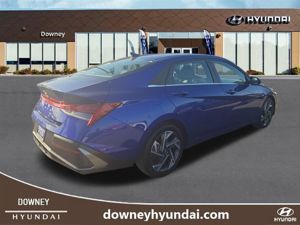 Used 2025 Hyundai Elantra SEL FWD image 5