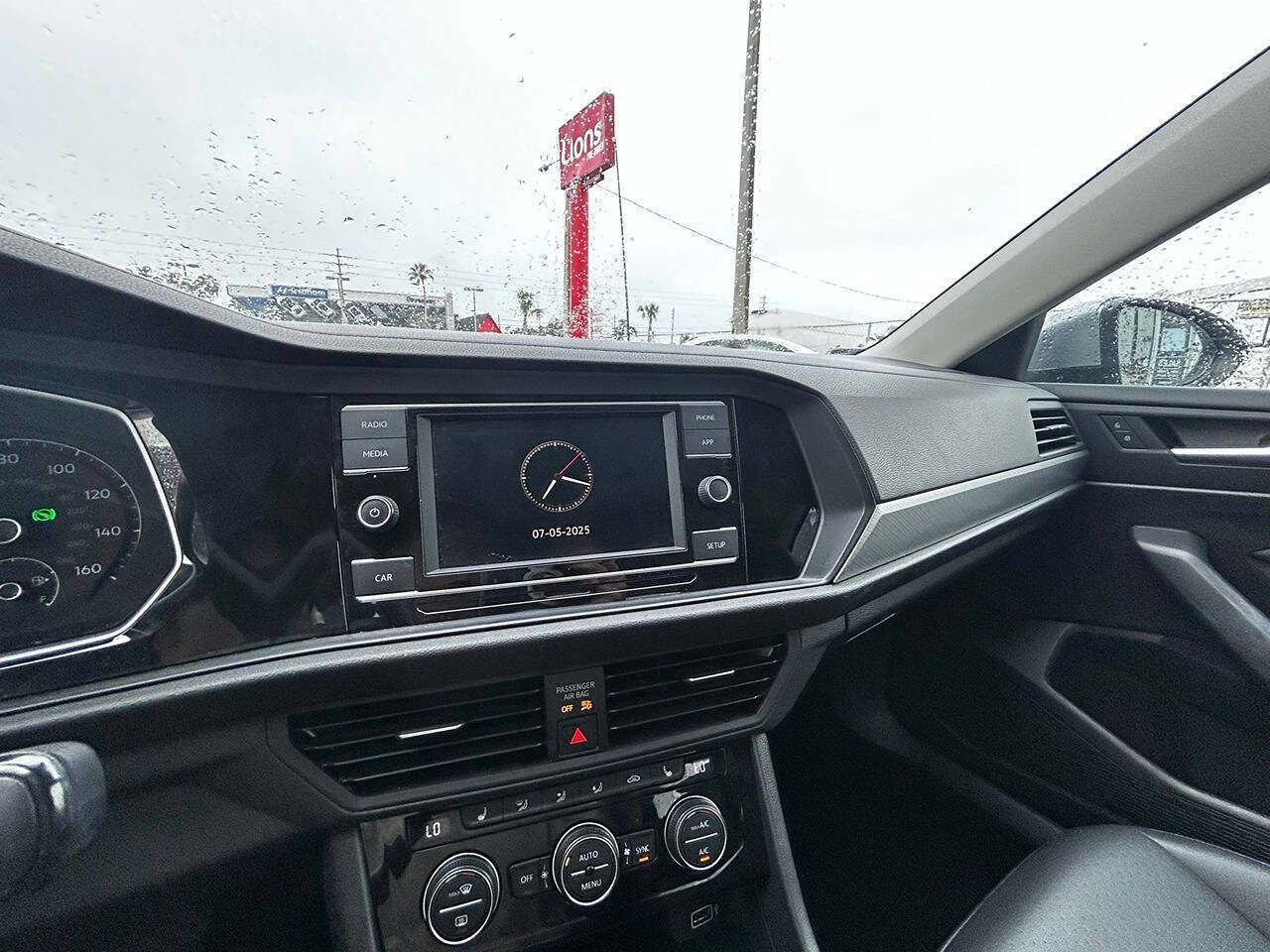 Used 2019 Volkswagen Jetta SE image 9