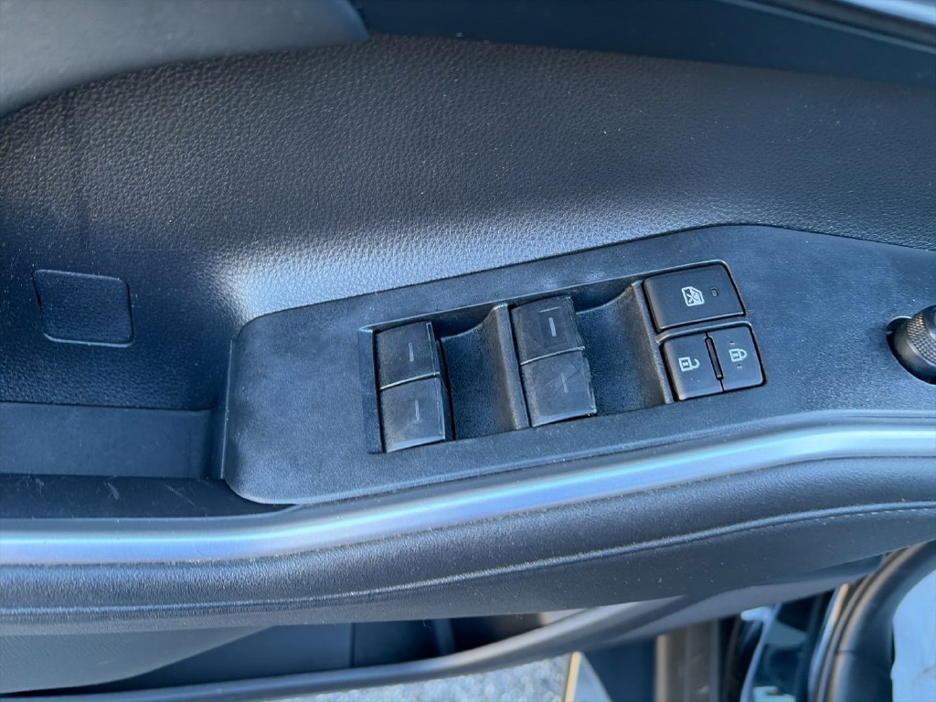 Used 2022 Toyota Highlander XLE AWD/4WD image 13