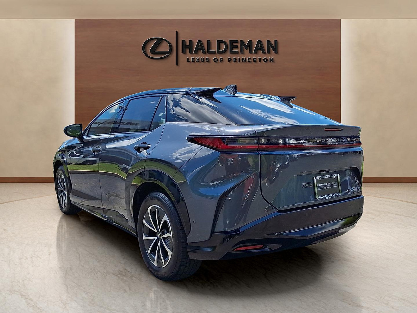 Certified 2023 Lexus RZ 450e Premium w/ Technology Package AWD/4WD image 4