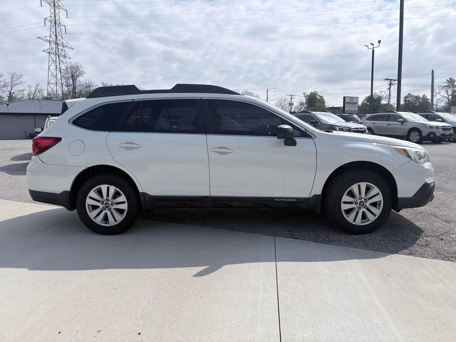 Used 2017 Subaru Outback 2.5i AWD/4WD image 9