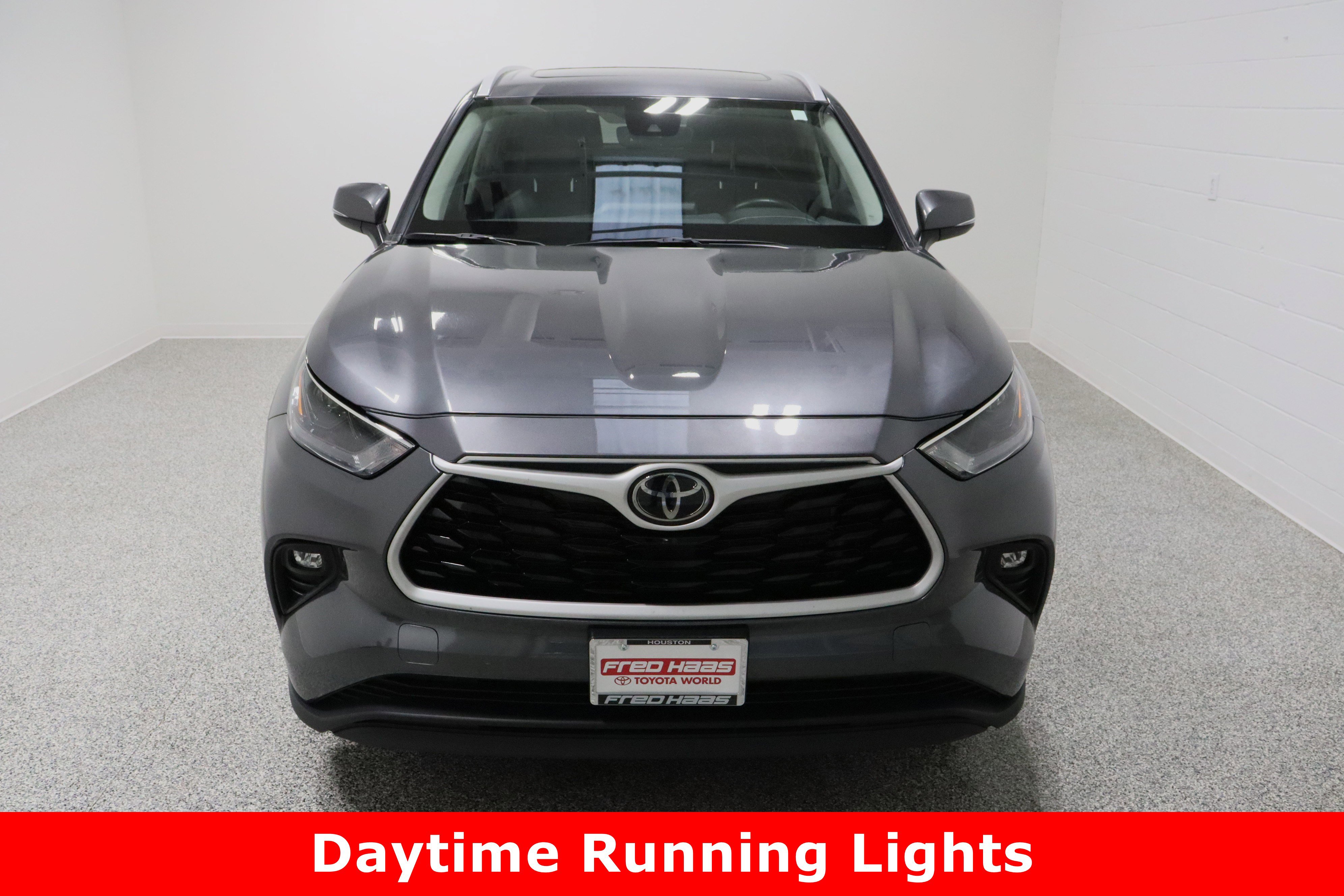 Used 2024 Toyota Highlander XLE image 3