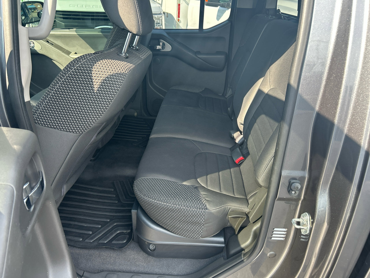 Used 2018 Nissan Frontier PRO-4X image 13