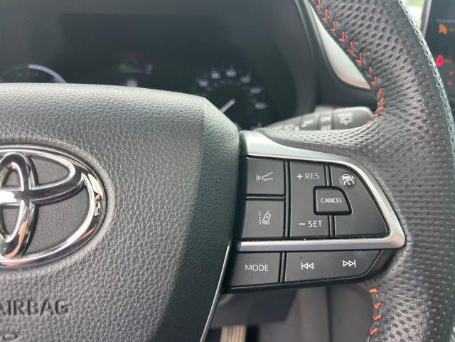 Used 2024 Toyota Sienna XSE FWD image 19