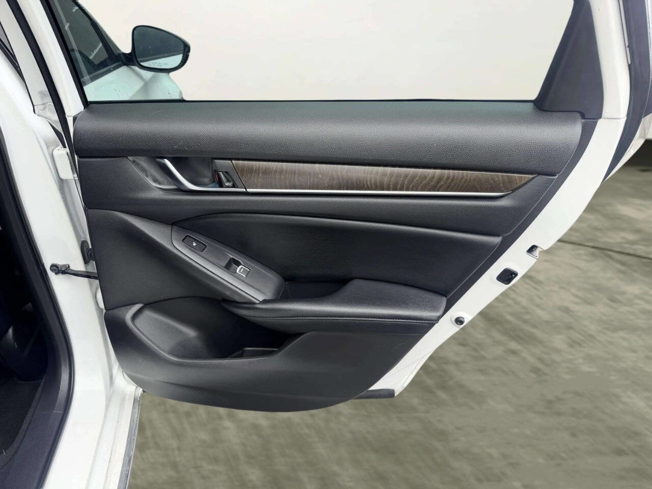 Used 2018 Honda Accord Touring image 18