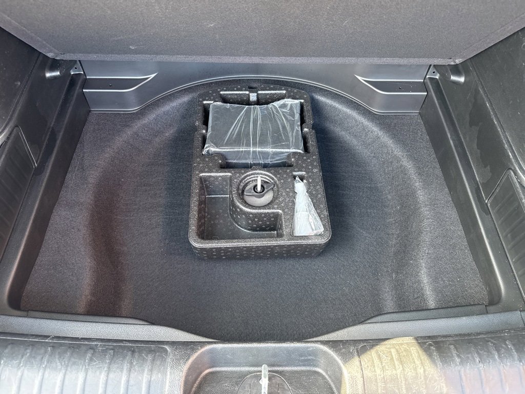 Used 2023 Jeep Cherokee Altitude Lux image 55