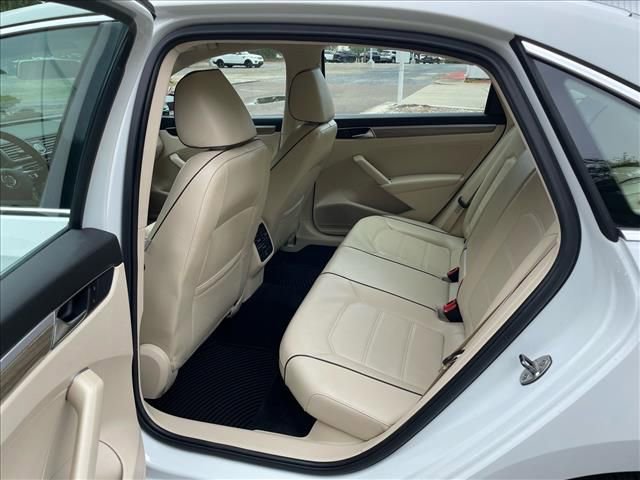 Used 2017 Volkswagen Passat 1.8T SE FWD image 8