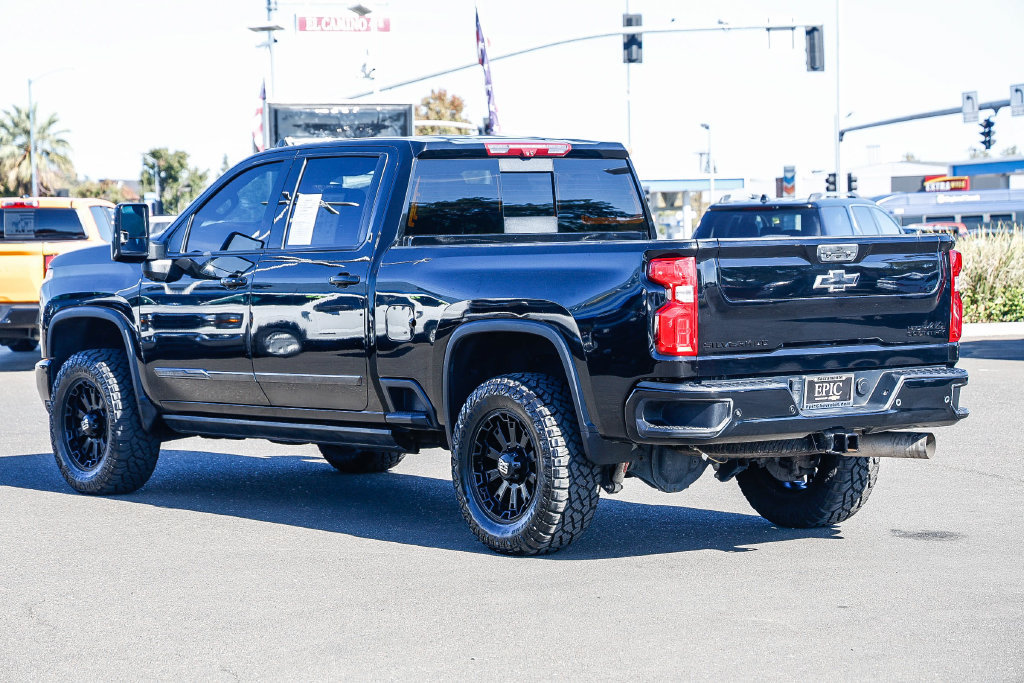 Used 2024 Chevrolet Silverado 3500 High Country w/ Technology Package AWD/4WD image 2