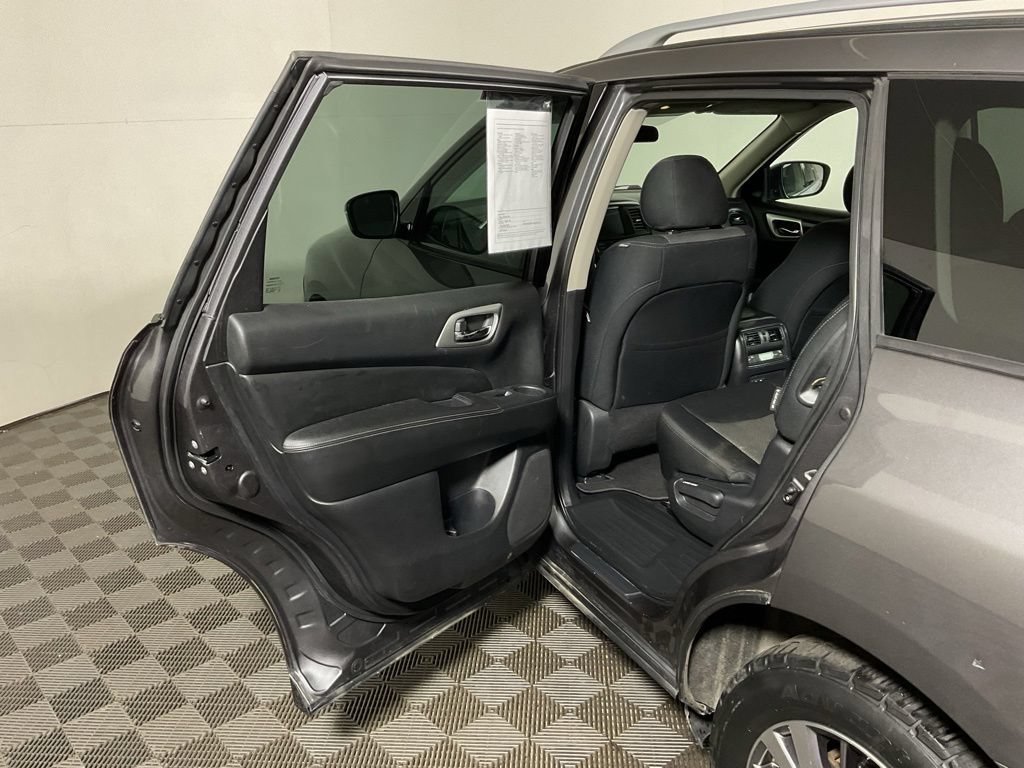 Used 2019 Nissan Pathfinder S AWD/4WD image 30