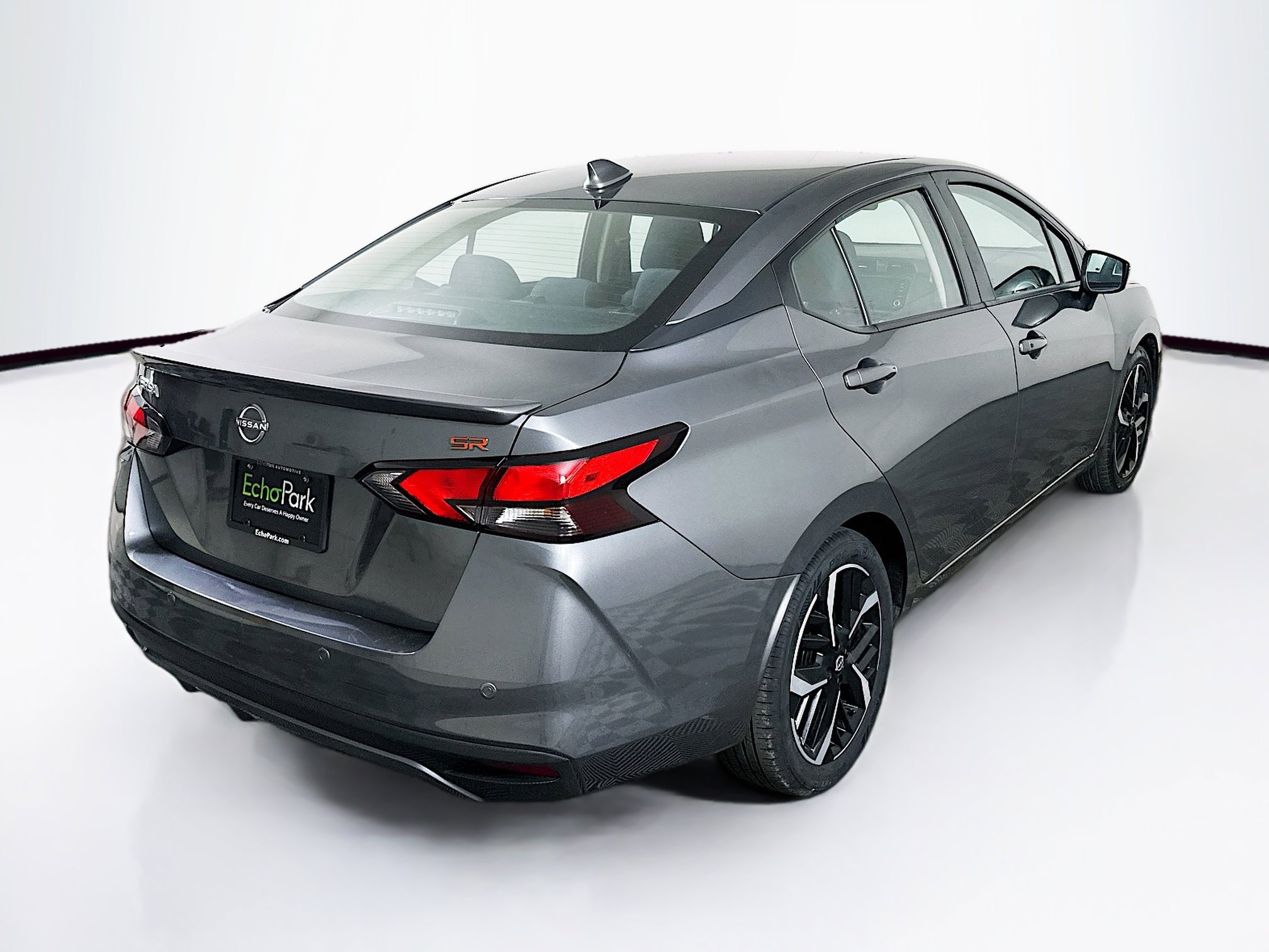 Used 2024 Nissan Versa SR image 9