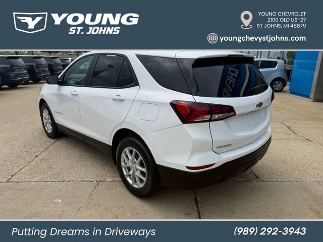Used 2024 Chevrolet Equinox LS w/ LS Convenience Package FWD image 3