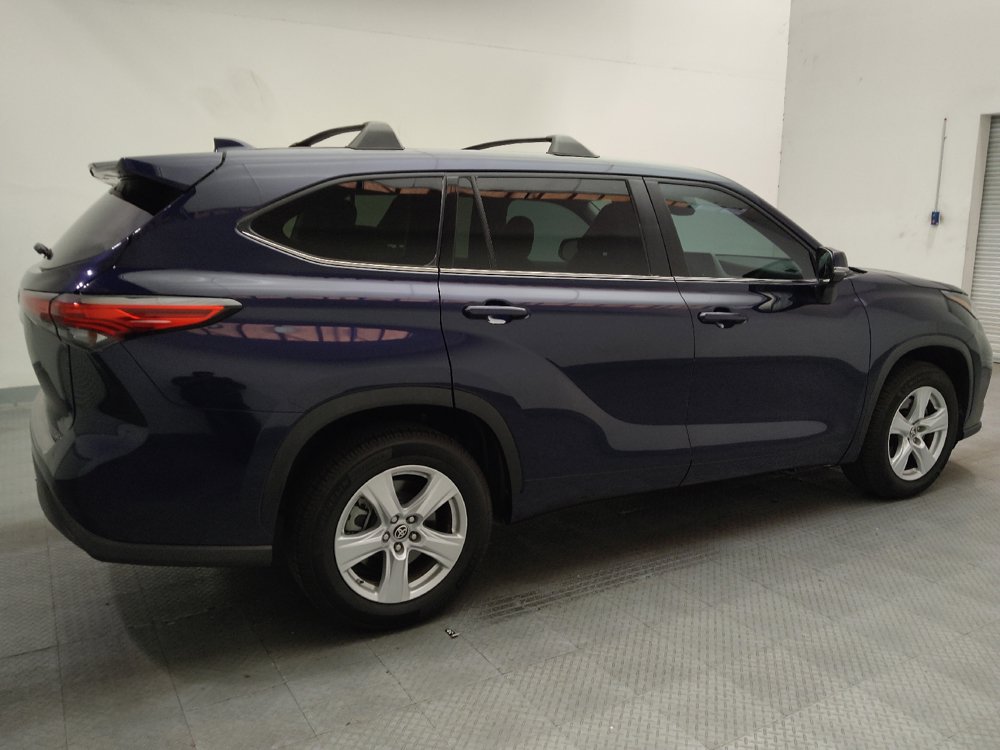 Used 2021 Toyota Highlander LE FWD image 10