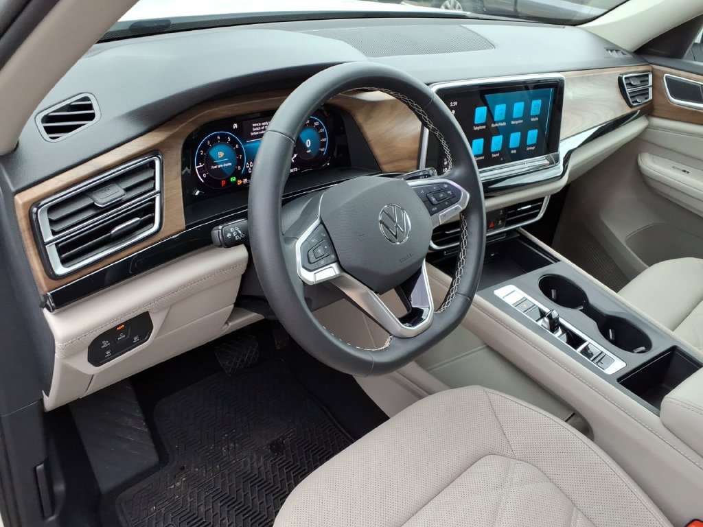 Used 2025 Volkswagen Atlas SE FWD image 24