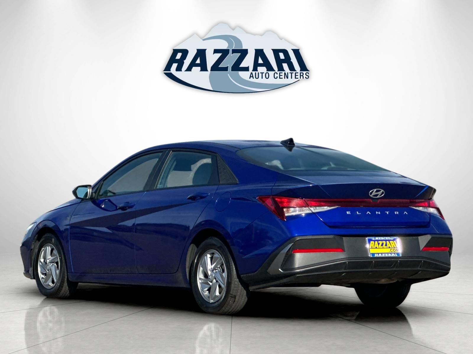 Used 2024 Hyundai Elantra SE FWD image 5