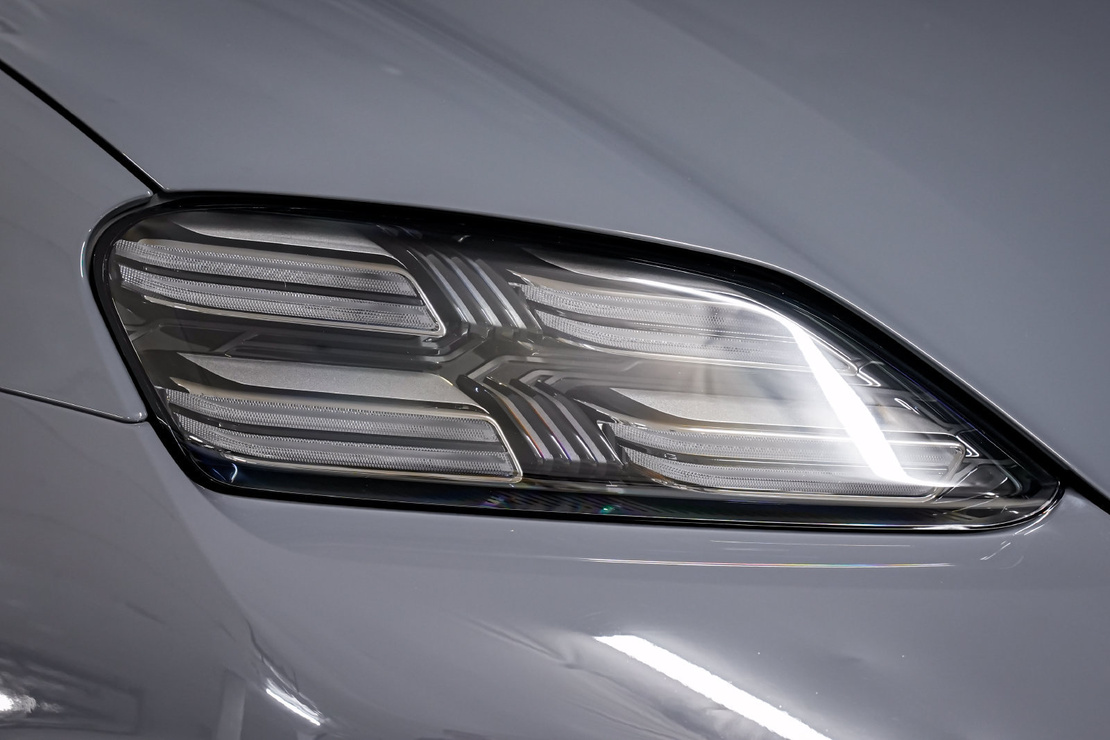 Used 2025 Porsche Macan 4S Electric AWD/4WD image 44
