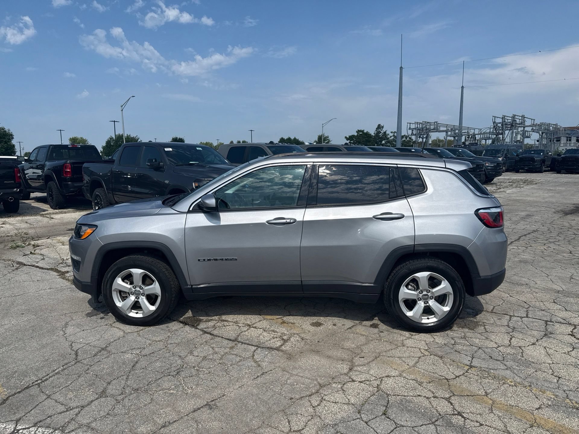 Used 2018 Jeep Compass Latitude w/ Popular Equipment Group FWD image 9