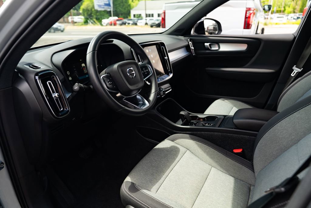 Used 2024 Volvo XC40 B5 Core AWD/4WD image 17