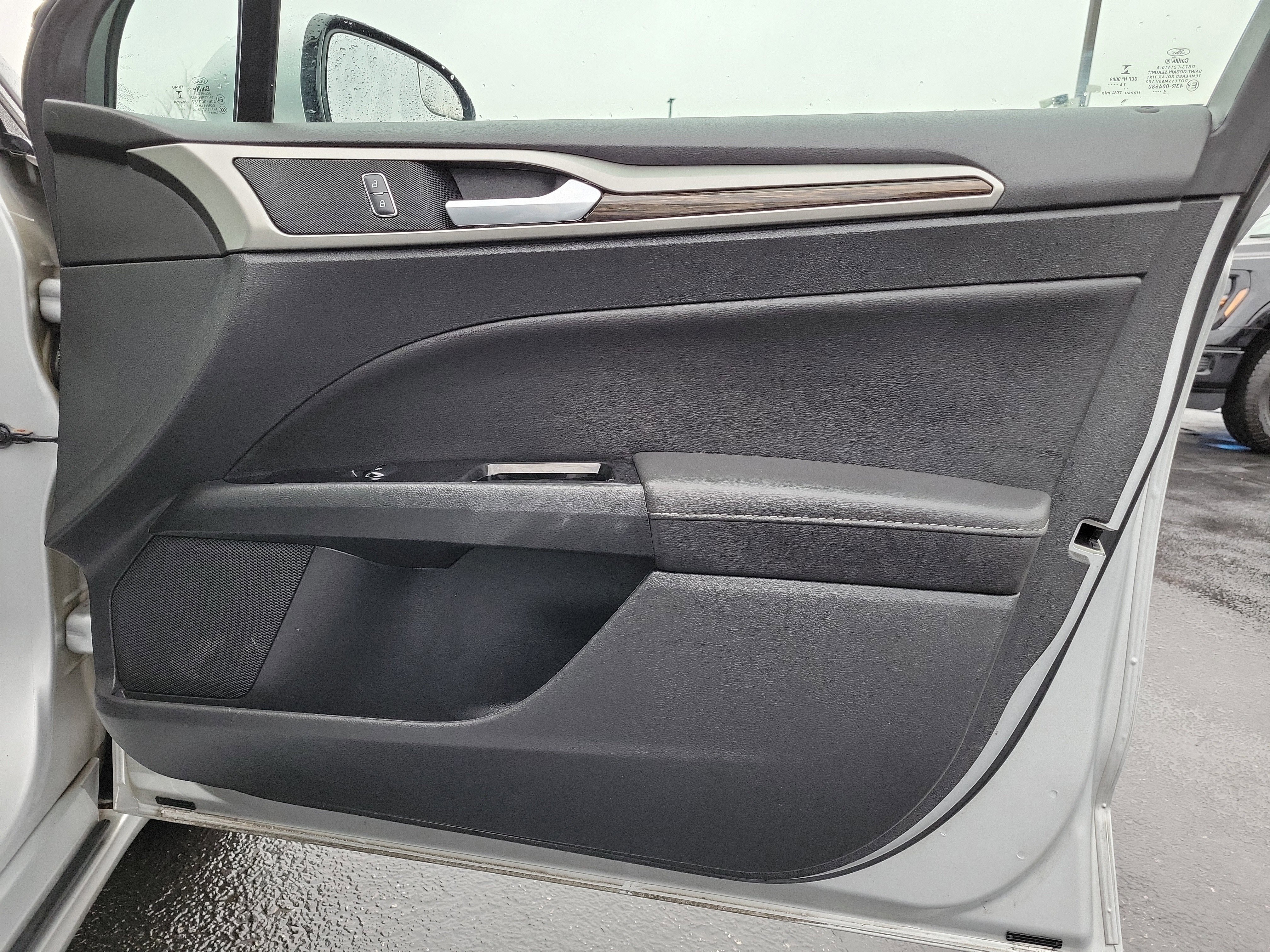 Used 2015 Ford Fusion SE w/ Equipment Group 502A image 15