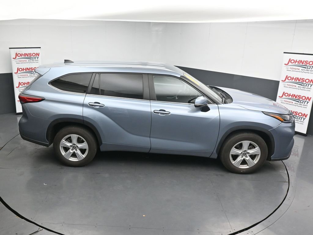 Used 2023 Toyota Highlander LE image 29