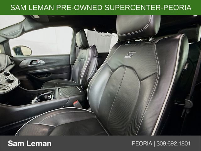 Used 2025 Chrysler Pacifica Limited image 21