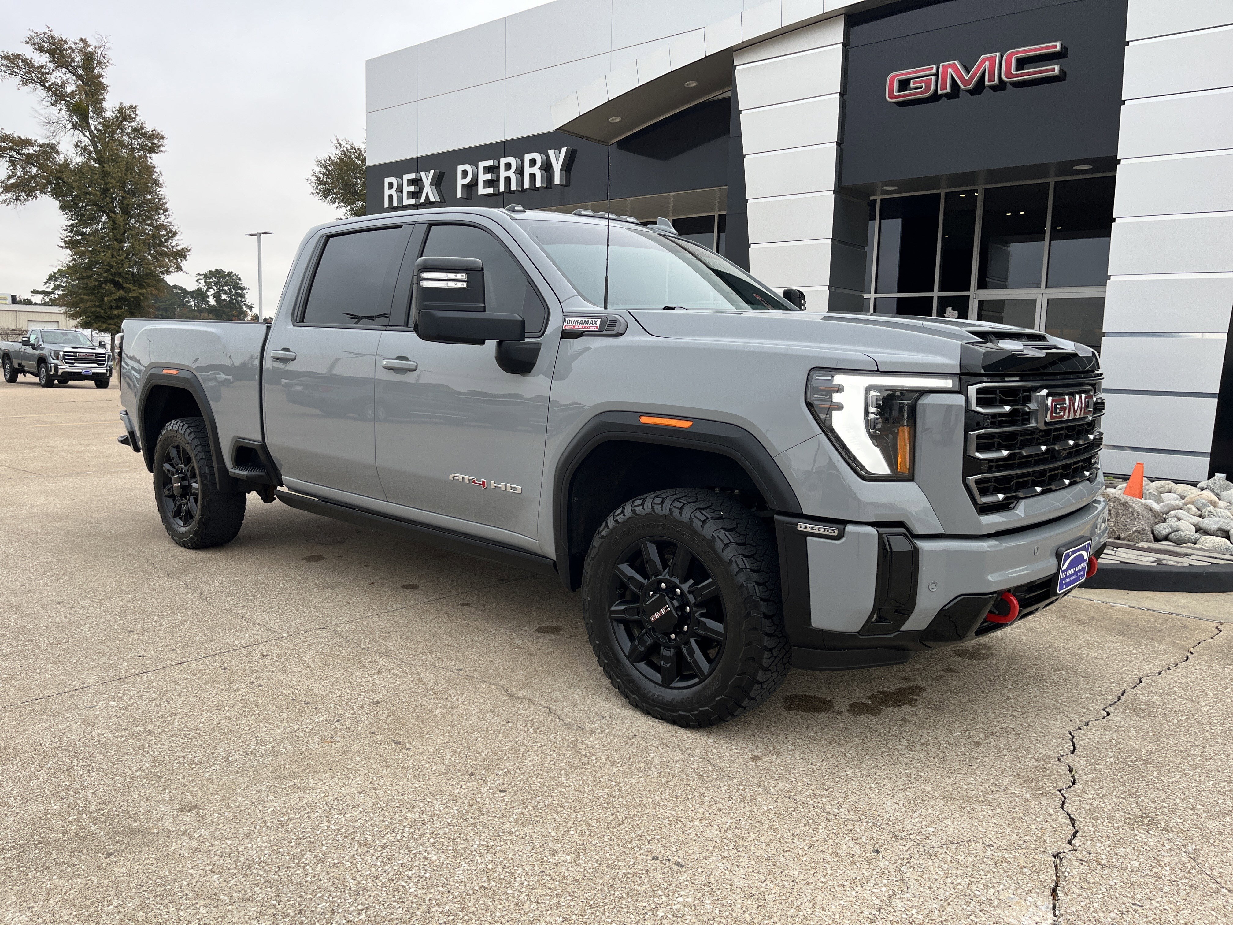 Used 2025 GMC Sierra 2500 AT4 w/ AT4 Premium Plus Package image 2